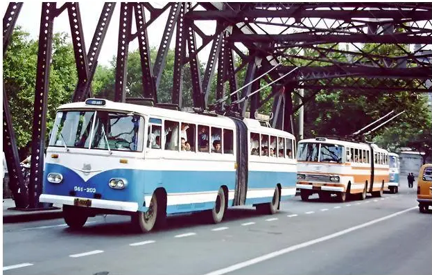 Ảnh cũ Thượng Hải thập ni&ecirc;n 1980: Phương tiện n&agrave;y thống trị đường phố, c&oacute; nơi 40 năm chưa hề kh&aacute;c- Ảnh 3.