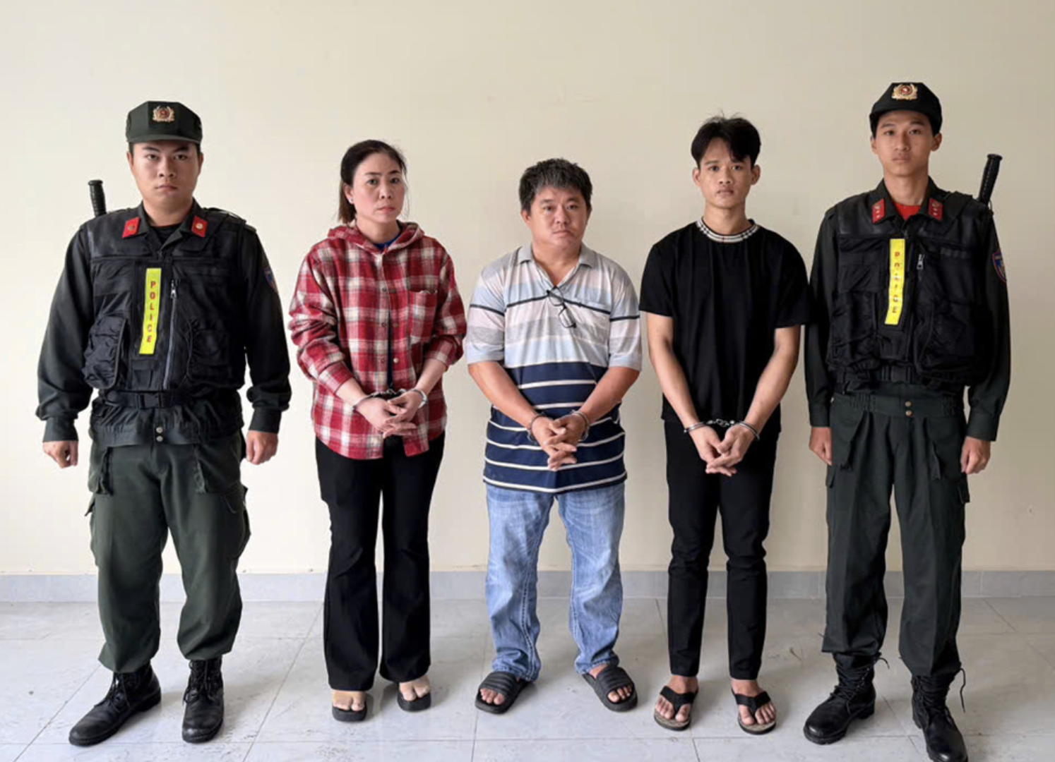 B&ecirc;n trong c&ocirc;ng xưởng sản xuất m&igrave; sợi trộn h&oacute;a chất ở TPHCM- Ảnh 1.