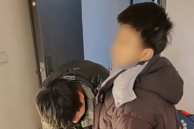 Mẹ l&ecirc;n MXH khoe: Con t&ocirc;i kh&ocirc;ng bao giờ mặc quần &aacute;o rẻ tiền nhưng nh&igrave;n ảnh chị đăng, nhiều người ph&igrave; cười- Ảnh 1.