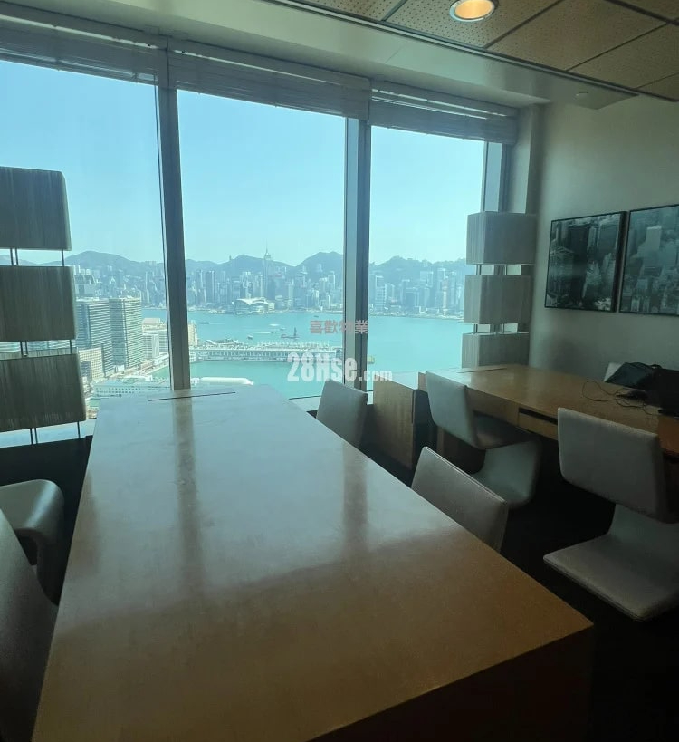 O&aacute;ch nhất HongKong: Địa điểm khiến ai đi qua cũng nh&igrave;n mỏi cổ- Ảnh 7.