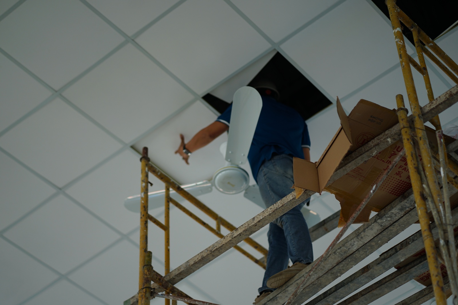 Ngắm ng&ocirc;i trường tiểu học tr&ecirc;n đất nghĩa trang lớn nhất TPHCM đ&atilde; th&agrave;nh h&igrave;nh: Phụ huynh mong ng&agrave;y con được đi học- Ảnh 17.