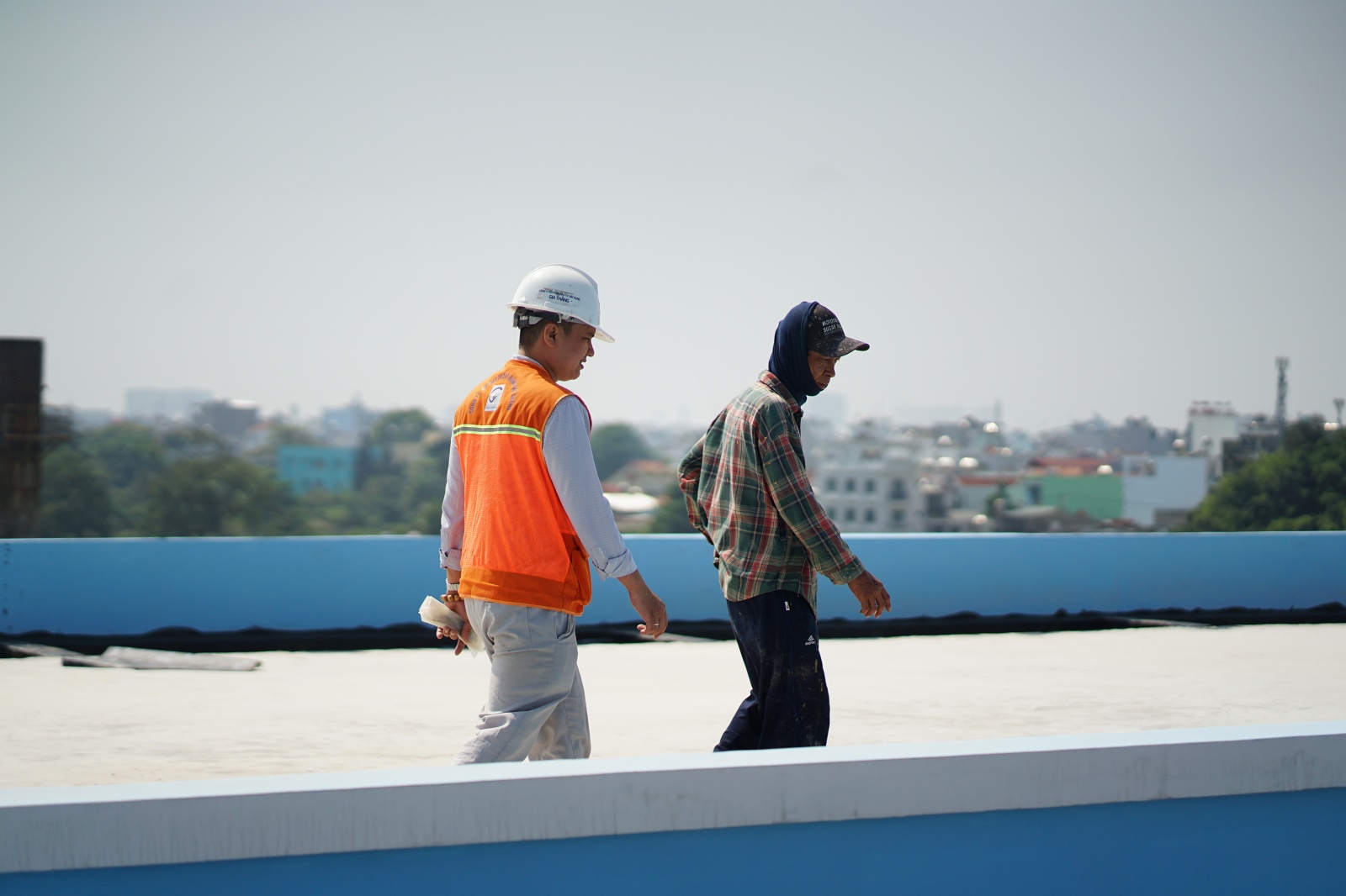 Ngắm ng&ocirc;i trường tiểu học tr&ecirc;n đất nghĩa trang lớn nhất TPHCM đ&atilde; th&agrave;nh h&igrave;nh: Phụ huynh mong ng&agrave;y con được đi học- Ảnh 19.