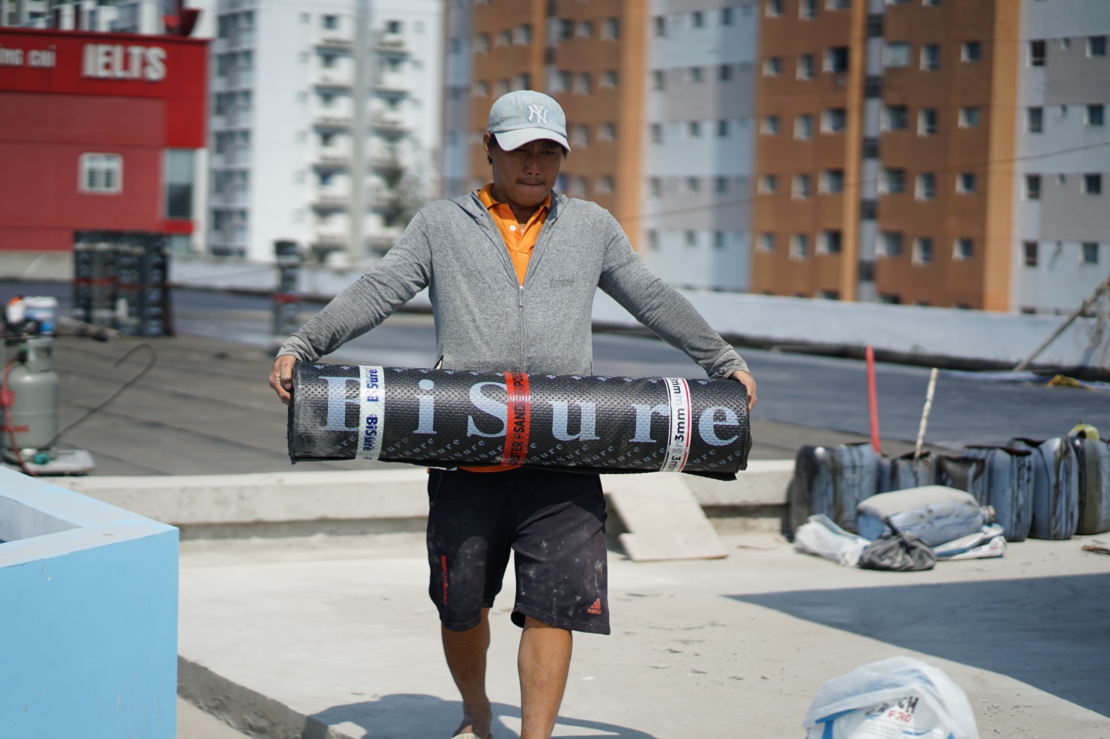 Ngắm ng&ocirc;i trường tiểu học tr&ecirc;n đất nghĩa trang lớn nhất TPHCM đ&atilde; th&agrave;nh h&igrave;nh: Phụ huynh mong ng&agrave;y con được đi học- Ảnh 20.