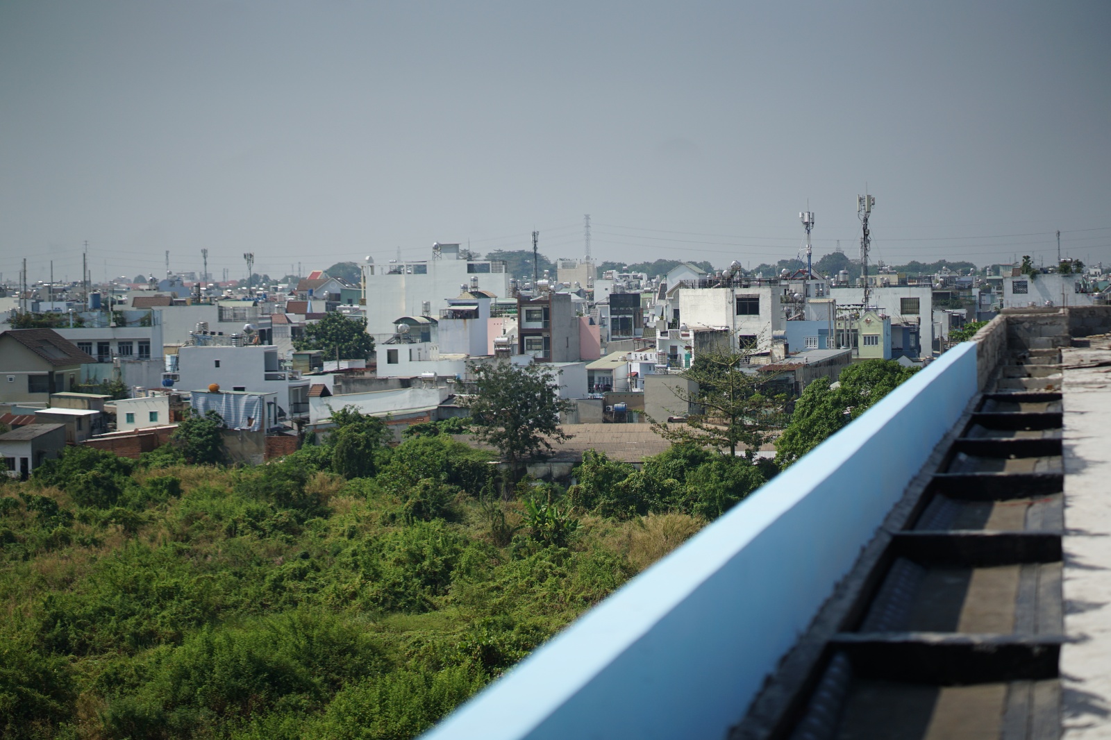 Ngắm ng&ocirc;i trường tiểu học tr&ecirc;n đất nghĩa trang lớn nhất TPHCM đ&atilde; th&agrave;nh h&igrave;nh: Phụ huynh mong ng&agrave;y con được đi học- Ảnh 22.