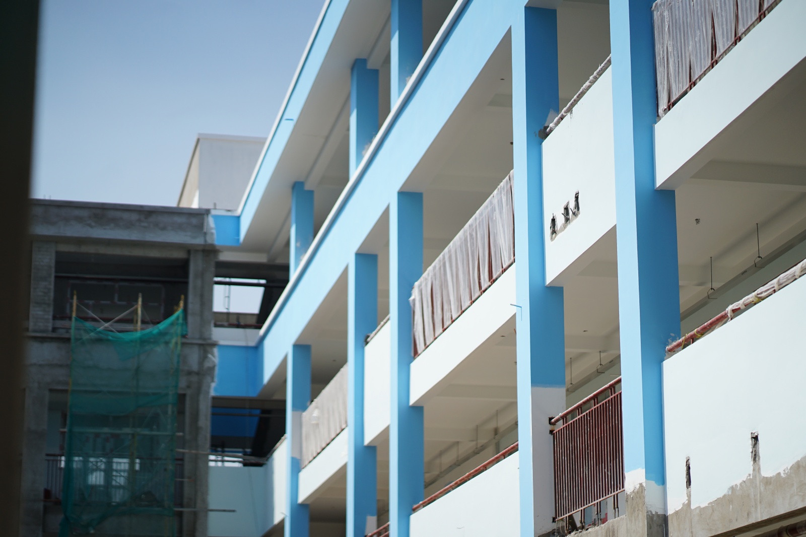 Ngắm ng&ocirc;i trường tiểu học tr&ecirc;n đất nghĩa trang lớn nhất TPHCM đ&atilde; th&agrave;nh h&igrave;nh: Phụ huynh mong ng&agrave;y con được đi học- Ảnh 9.