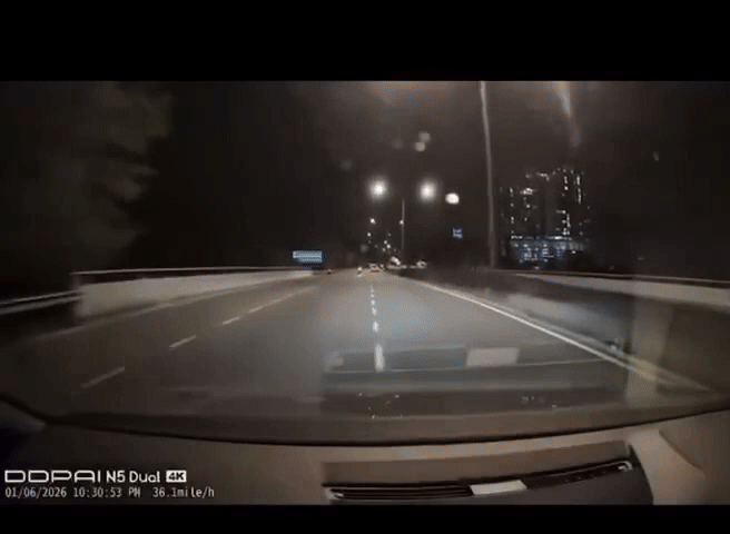 T&agrave;i xế m&ocirc; t&ocirc; đi ngược chiều, bay l&ecirc;n n&oacute;c capo của &ocirc; t&ocirc;, cảnh tượng sau đ&oacute; khiến ai cũng kinh ngạc- Ảnh 1.