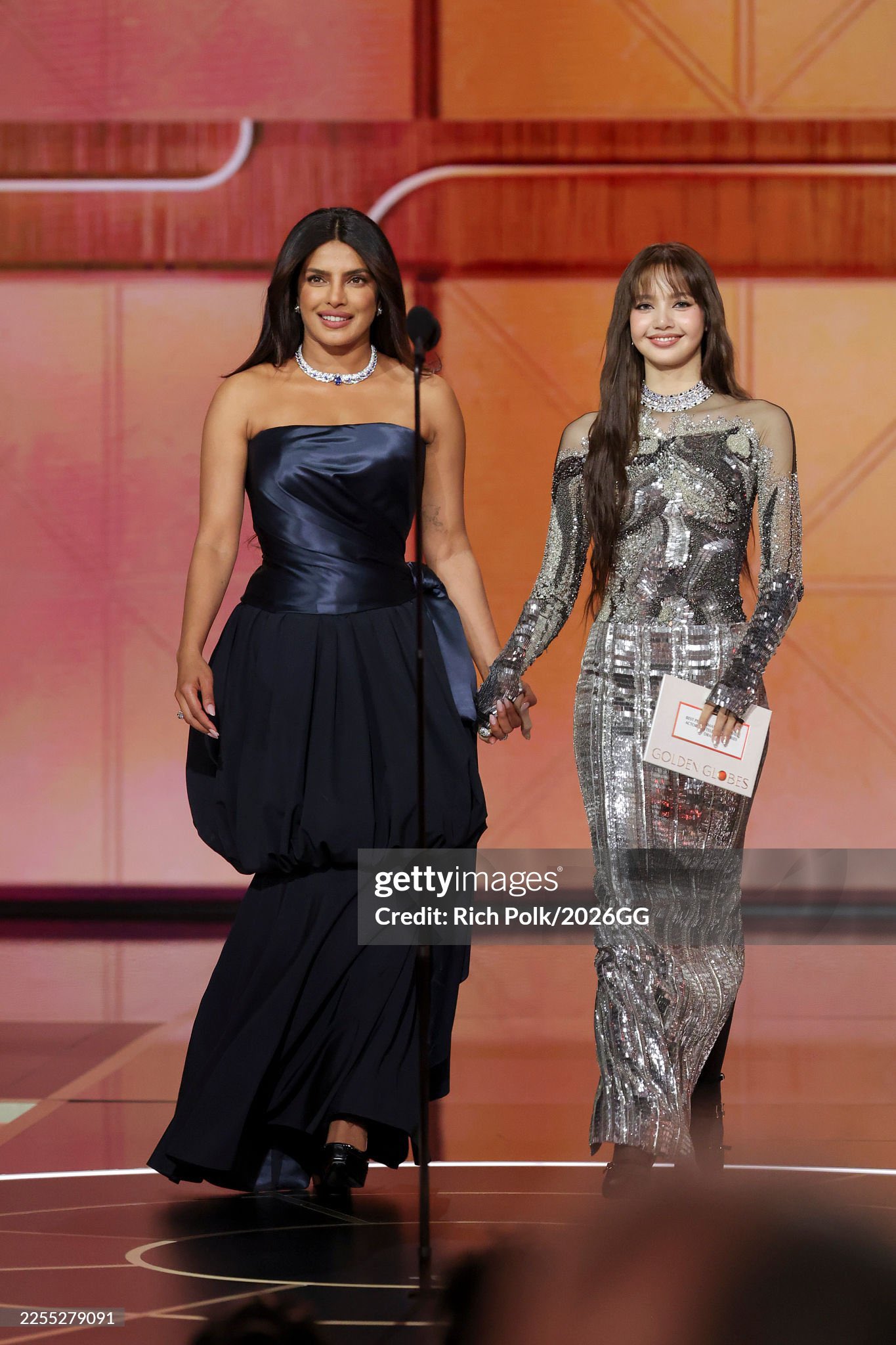 Kh&ocirc;ng thể "huỷ diệt" được Lisa- Ảnh 8.