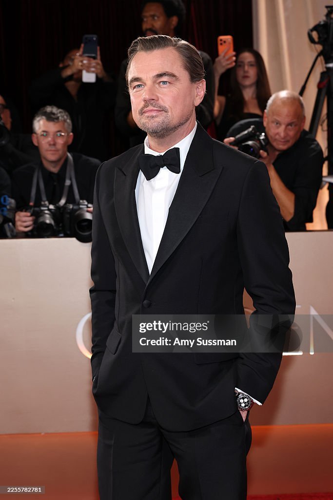 Leonardo DiCaprio đến Quả Cầu Vàng để kiếm giải, ai dè bị kiếm chuyện!- Ảnh 4. Leonardo DiCaprio đến Quả Cầu Vàng để kiếm giải, ai dè bị kiếm chuyện!- Ảnh 4.