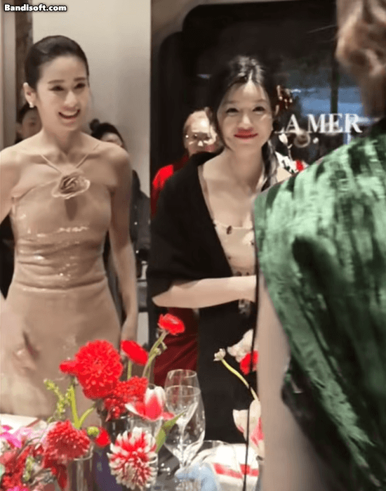 42 tuổi trẻ như thiếu nữ 18, cả showbiz c&oacute; đ&uacute;ng 1 người: Đ&ocirc;i mắt long lanh cưng muốn xỉu, da đẹp đến ph&aacute;t hờn- Ảnh 5.