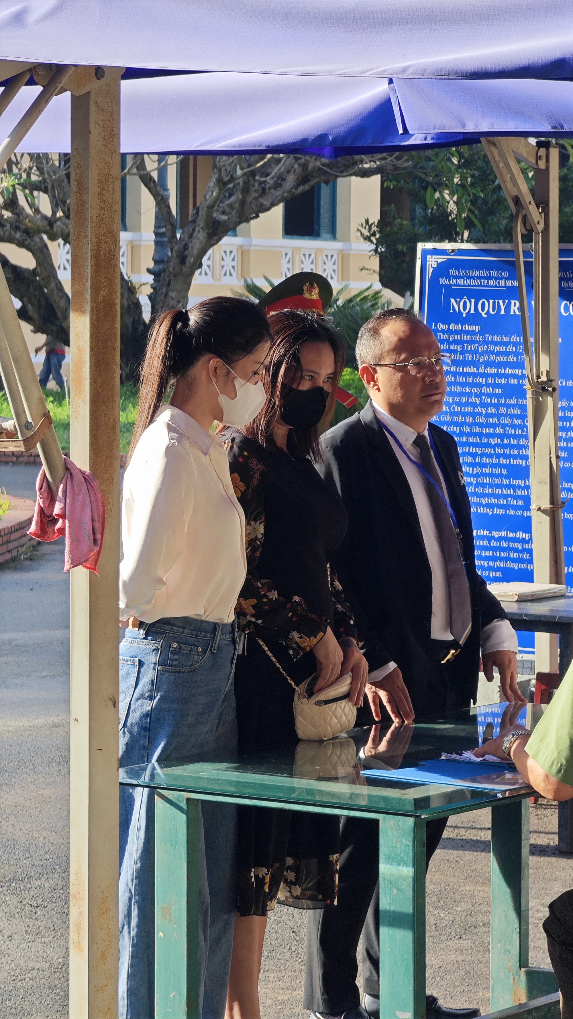 Bạn th&acirc;n bất ngờ đăng ảnh Thuỳ Ti&ecirc;n- Ảnh 4.