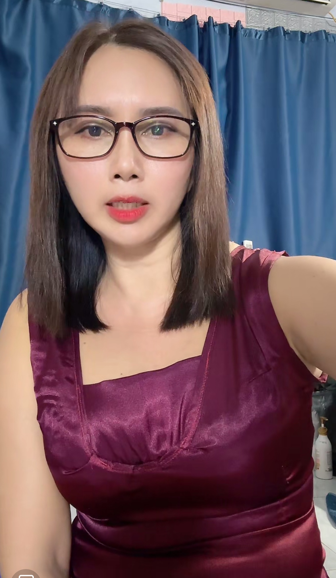 Mẹ Thuỳ Ti&ecirc;n bất ngờ mở livestream, chuyện g&igrave; đ&acirc;y?- Ảnh 1.