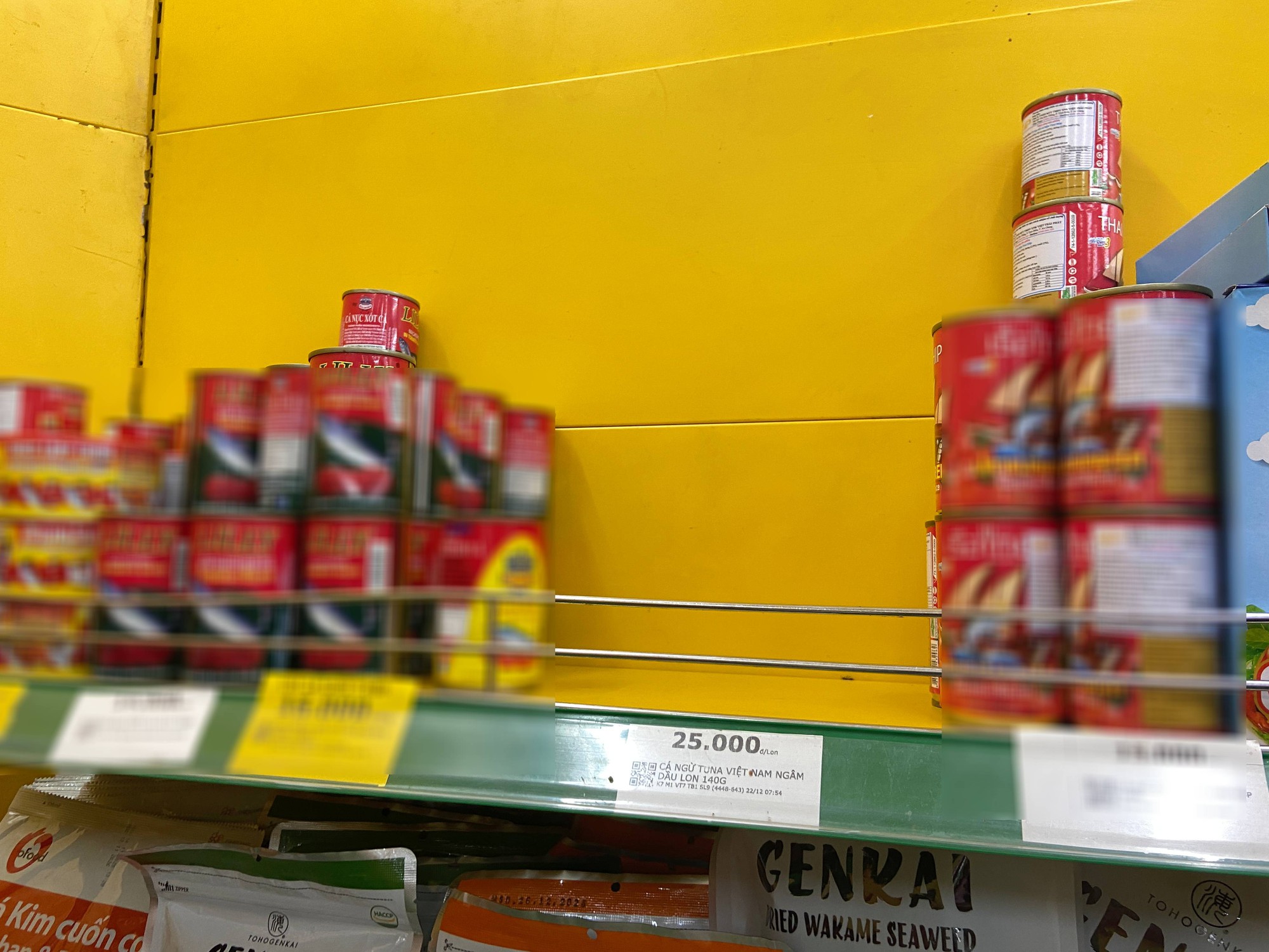 Ghi nhận t&igrave;nh h&igrave;nh thu hồi đồ hộp Hạ Long: Nhiều cửa h&agrave;ng B&aacute;ch H&oacute;a Xanh v&agrave; WinMart+ sẵn s&agrave;ng ho&agrave;n tiền cho kh&aacute;ch d&ugrave; kh&ocirc;ng c&ograve;n h&oacute;a đơn- Ảnh 2.