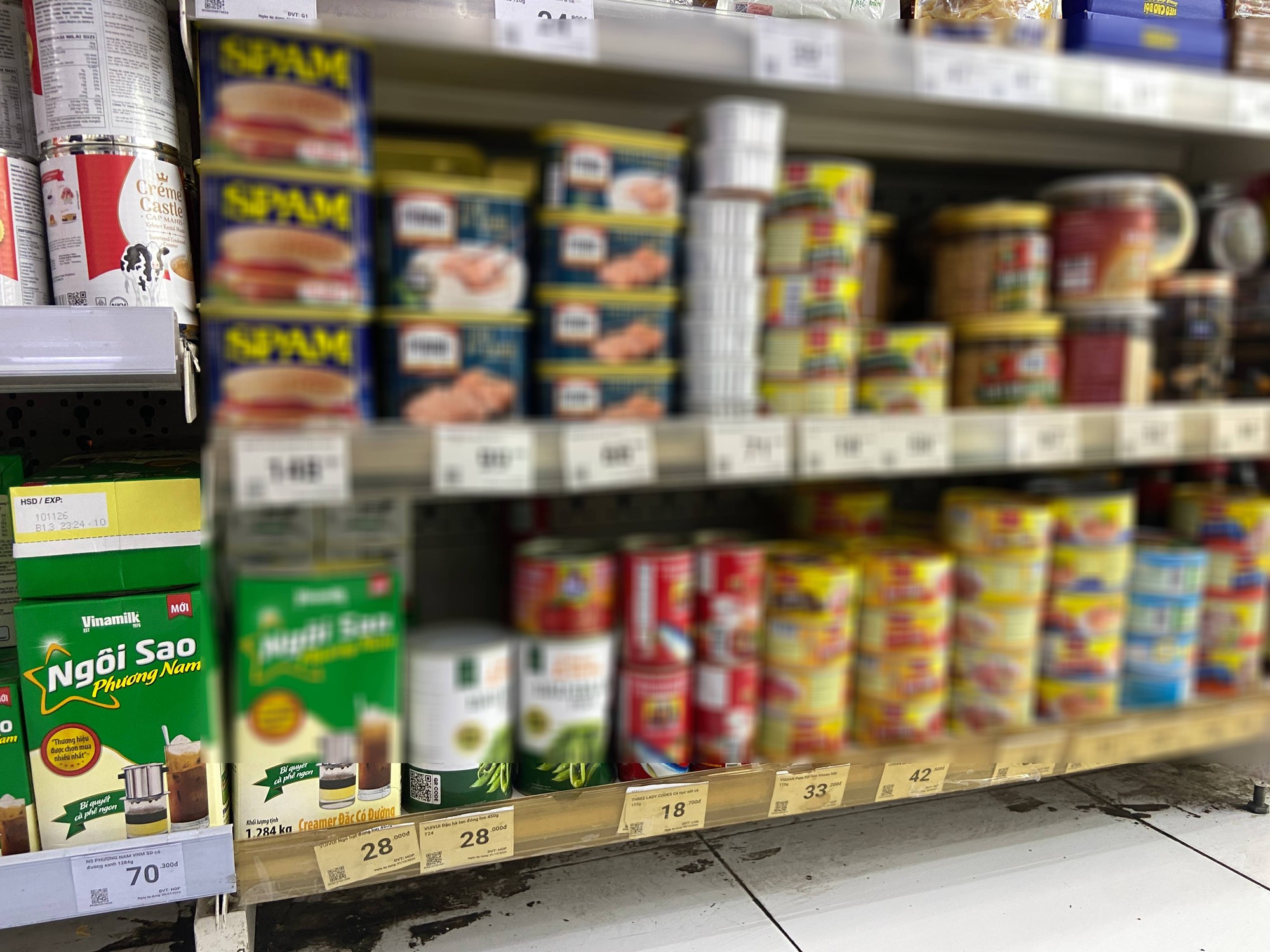 Ghi nhận t&igrave;nh h&igrave;nh thu hồi đồ hộp Hạ Long: Nhiều cửa h&agrave;ng B&aacute;ch H&oacute;a Xanh v&agrave; WinMart+ sẵn s&agrave;ng ho&agrave;n tiền cho kh&aacute;ch d&ugrave; kh&ocirc;ng c&ograve;n h&oacute;a đơn- Ảnh 6.