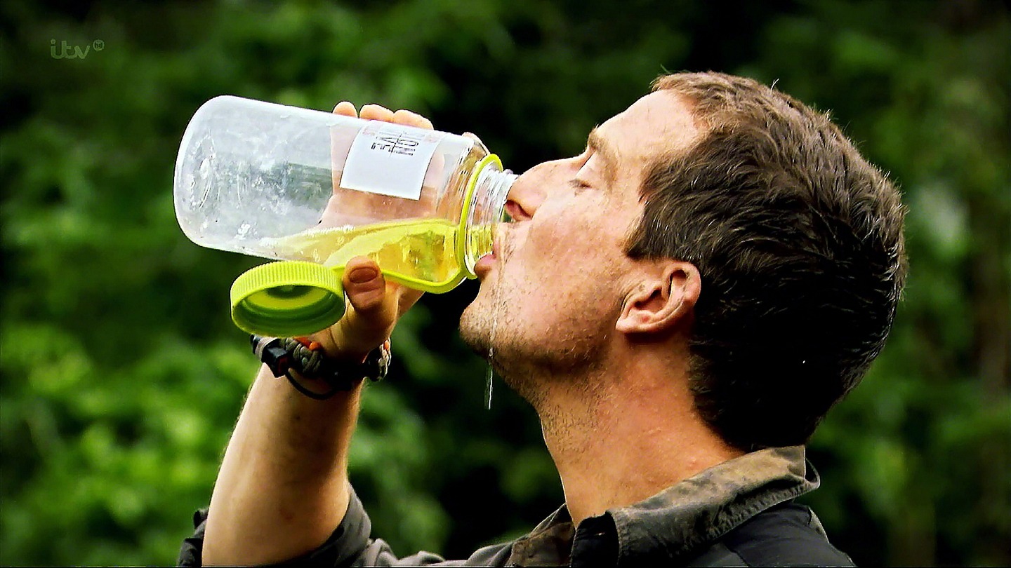 Uống nước tiểu để sinh tồn: Mẹo cứu mạng hay ảo tưởng nguy hiểm được thổi phồng tr&ecirc;n truyền h&igrave;nh- Ảnh 3.