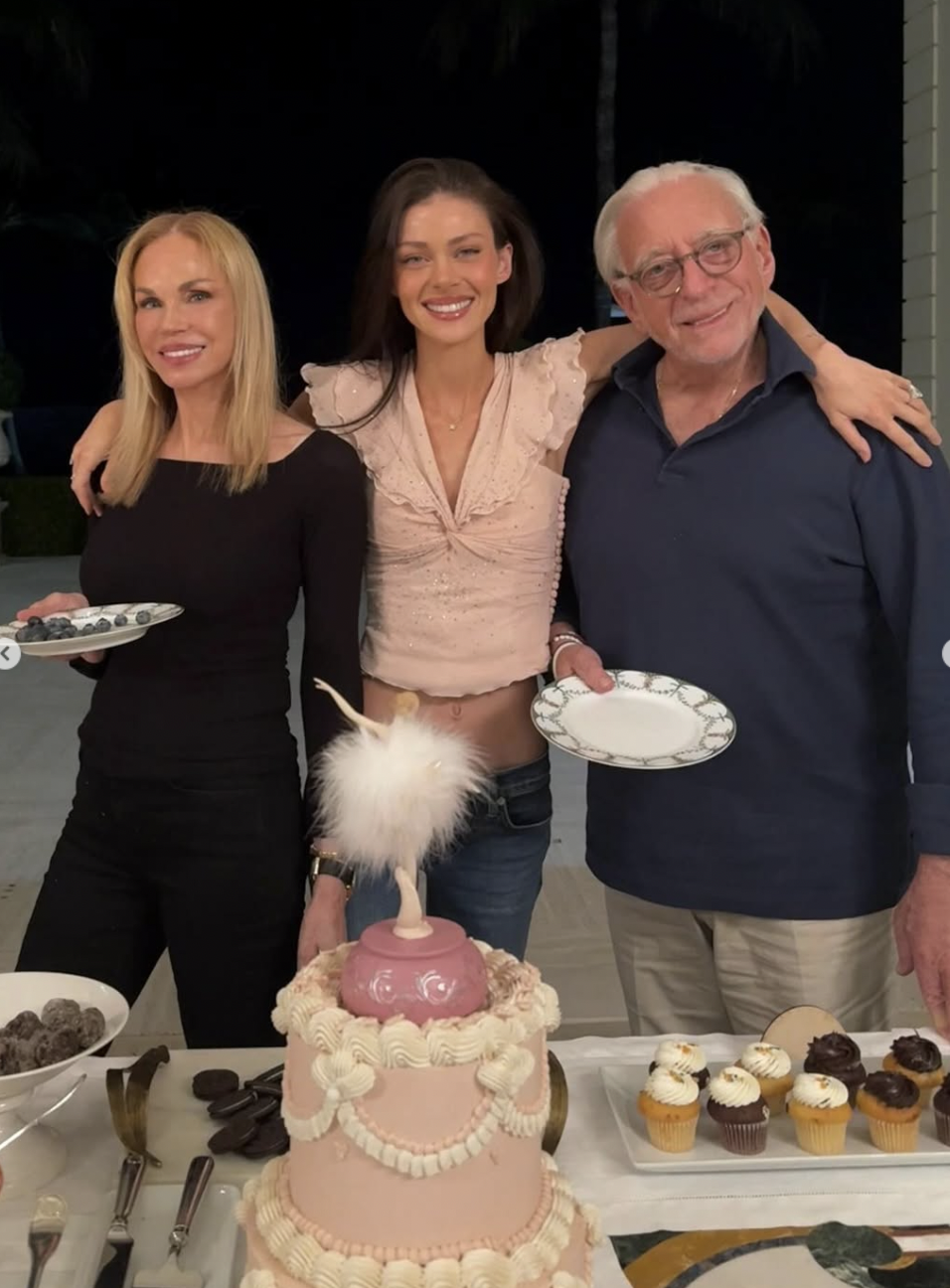 Gắt thật: D&acirc;u cả xo&aacute; sạch ảnh với gia đ&igrave;nh Beckham, n&oacute;i một điều về 