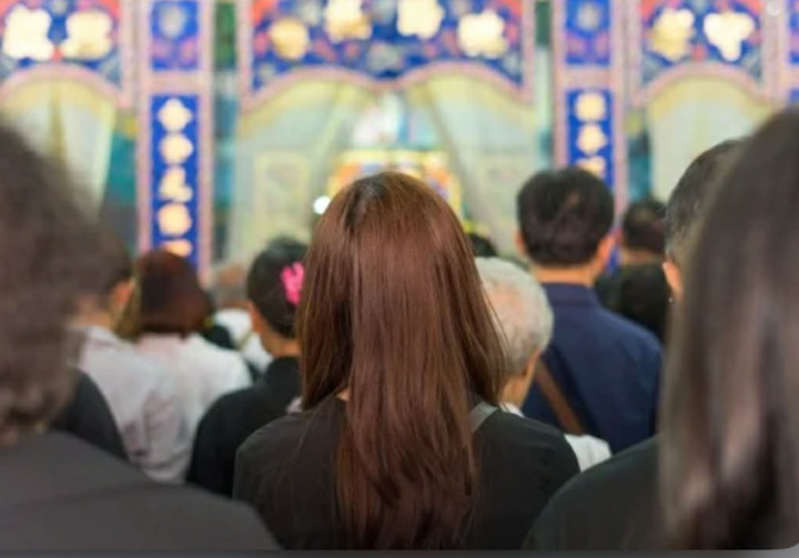 Ch&aacute;u g&aacute;i l&ecirc;n mạng nhờ người lạ dự đ&aacute;m tang b&agrave; ngoại- Ảnh 1.