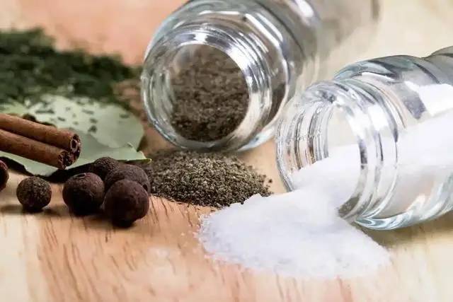 C&oacute; n&ecirc;n ăn &iacute;t rau hơn khi về gi&agrave;? C&aacute;c b&aacute;c sĩ cảnh b&aacute;o: Người tr&ecirc;n 65 tuổi n&ecirc;n tr&aacute;nh 4 th&oacute;i quen n&agrave;y v&igrave; ch&uacute;ng c&oacute; thể r&uacute;t ngắn tuổi thọ- Ảnh 3.