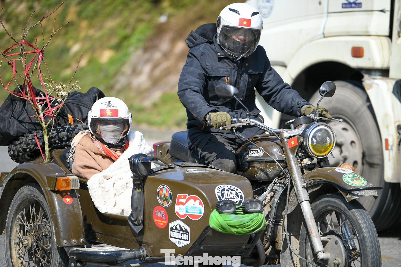 Đ&agrave;o, mận Mộc Ch&acirc;u h&uacute;t kh&aacute;ch chơi Tết sớm- Ảnh 10.