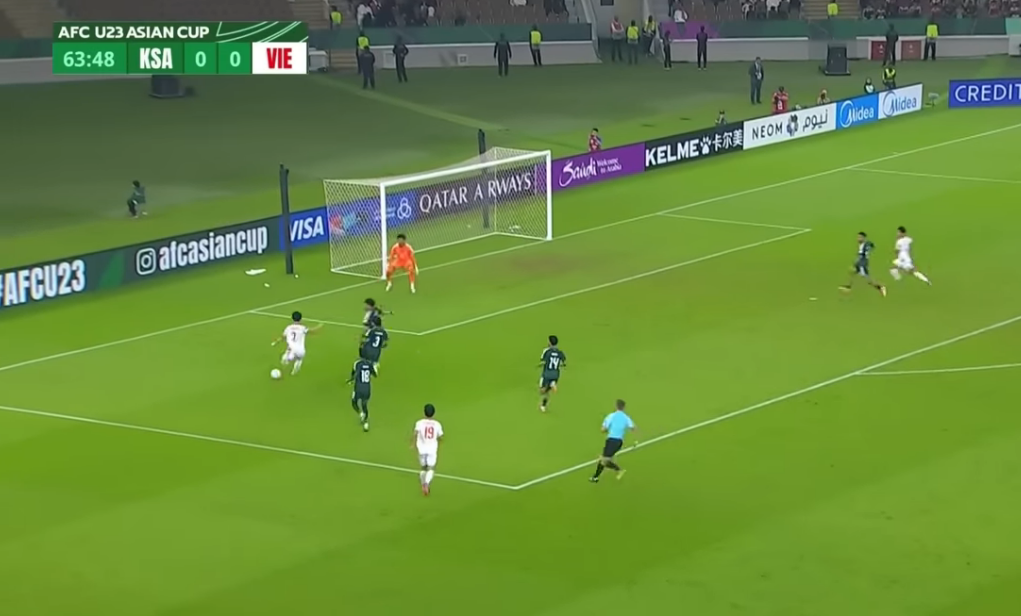 Ghi si&ecirc;u phẩm g&oacute;c cực hẹp v&agrave;o lưới Saudi Arabia, Đ&igrave;nh Bắc tiết lộ chỉ dẫn đặc biệt của HLV Kim Sang-sik- Ảnh 1.