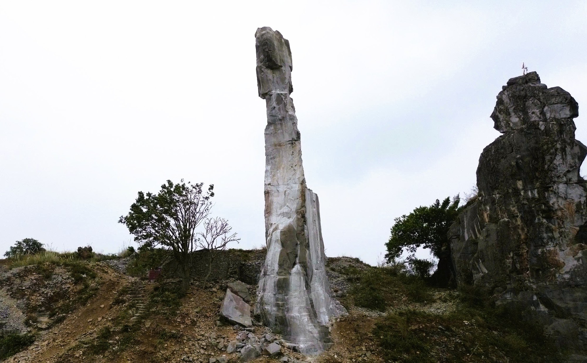 Diện mạo H&ograve;n Vọng Phu sau khi được đầu tư 17 tỉ đồng chống đổ sập- Ảnh 3.