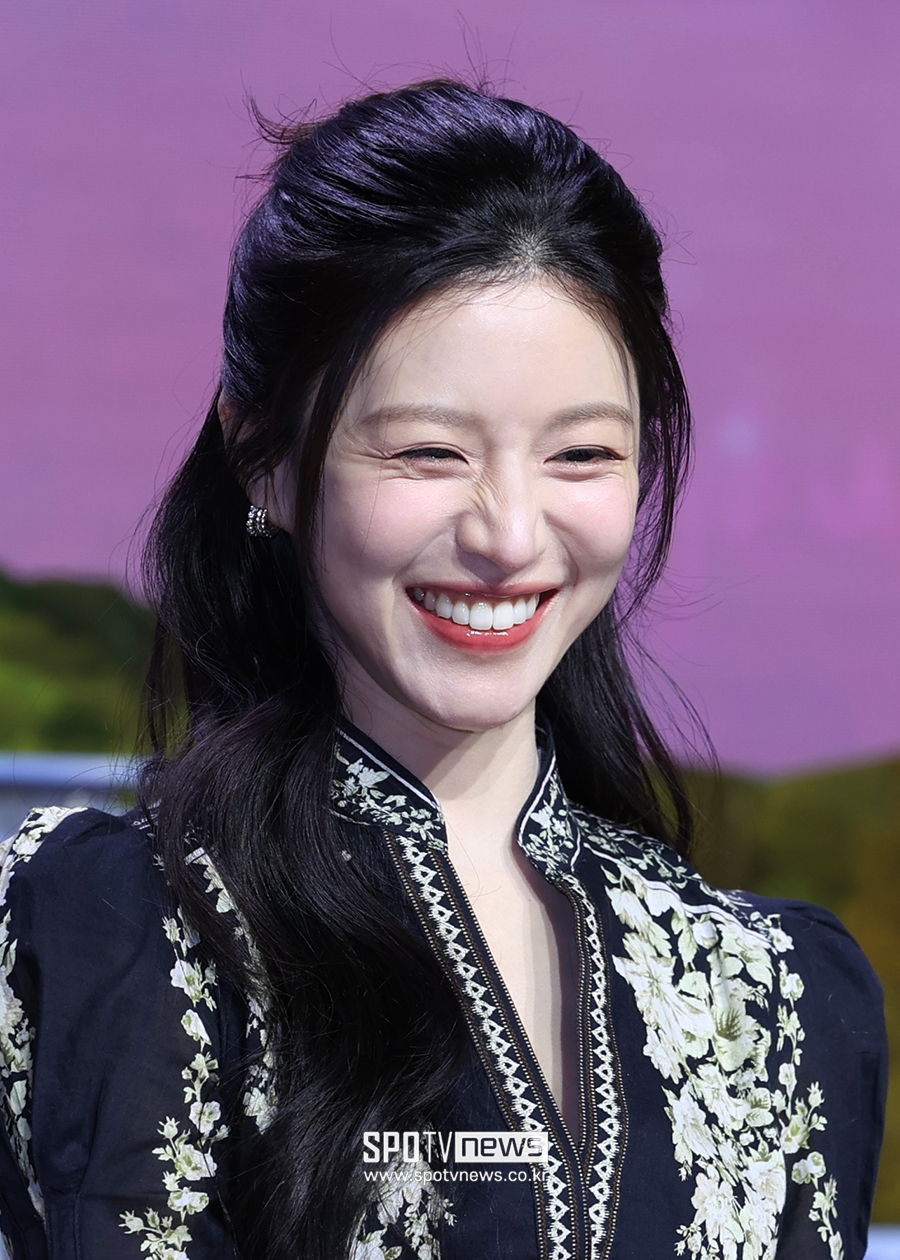 Ngắm mỹ nh&acirc;n c&oacute; khu&ocirc;n mặt kim cương, ta n&oacute;i n&oacute; đ&atilde;: Đẹp sang v&ocirc; c&ugrave;ng tận, kh&ocirc;ng phải nắng sao cứ ch&oacute;i chang- Ảnh 6.