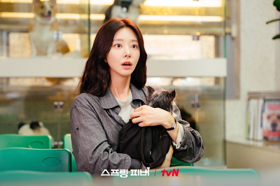 Lần đầu thấy cặp đ&ocirc;i ng&ocirc;n t&igrave;nh m&agrave; mặt nh&agrave; g&aacute;i chỉ bằng bắp tay nh&agrave; trai, đ&uacute;ng l&agrave; truyện tranh kh&ocirc;ng lừa người- Ảnh 6.