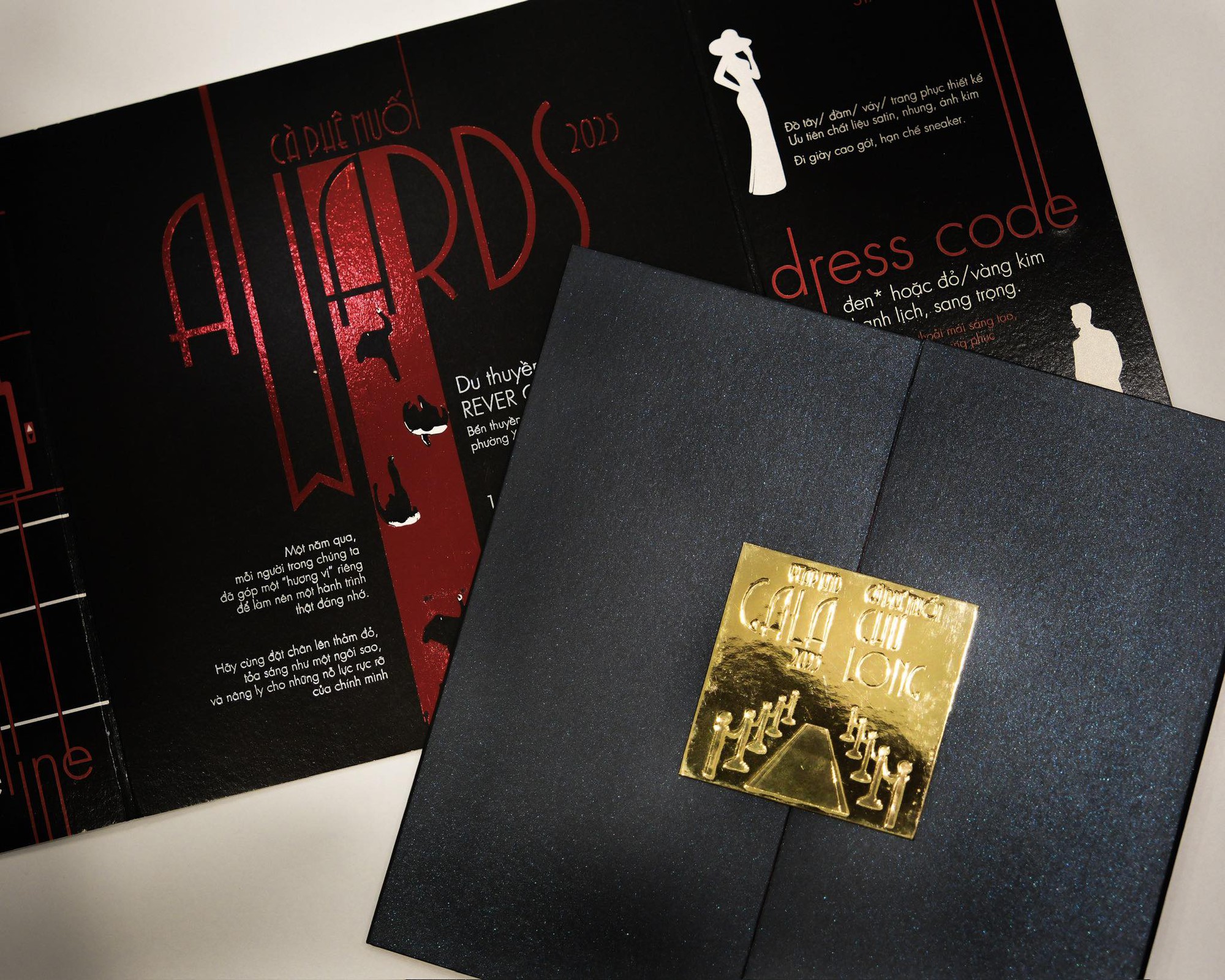 Lạ đời tiệc cuối năm của Cà Phê Muối Chú Long, nhìn không kỹ còn tưởng lễ trao giải- Ảnh 2. Lạ đời tiệc cuối năm của Cà Phê Muối Chú Long, nhìn không kỹ còn tưởng lễ trao giải- Ảnh 2.