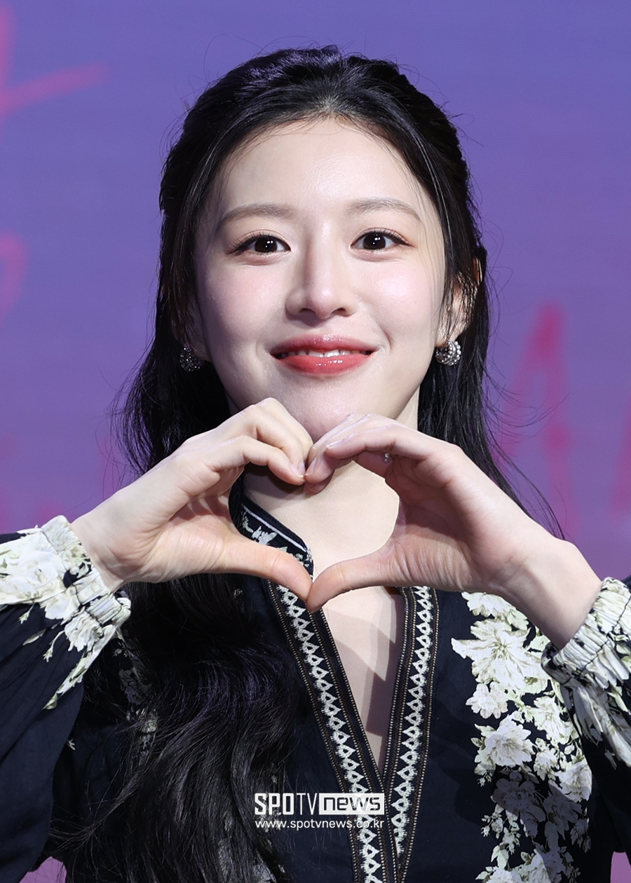 Ngắm mỹ nh&acirc;n c&oacute; khu&ocirc;n mặt kim cương, ta n&oacute;i n&oacute; đ&atilde;: Đẹp sang v&ocirc; c&ugrave;ng tận, kh&ocirc;ng phải nắng sao cứ ch&oacute;i chang- Ảnh 10.