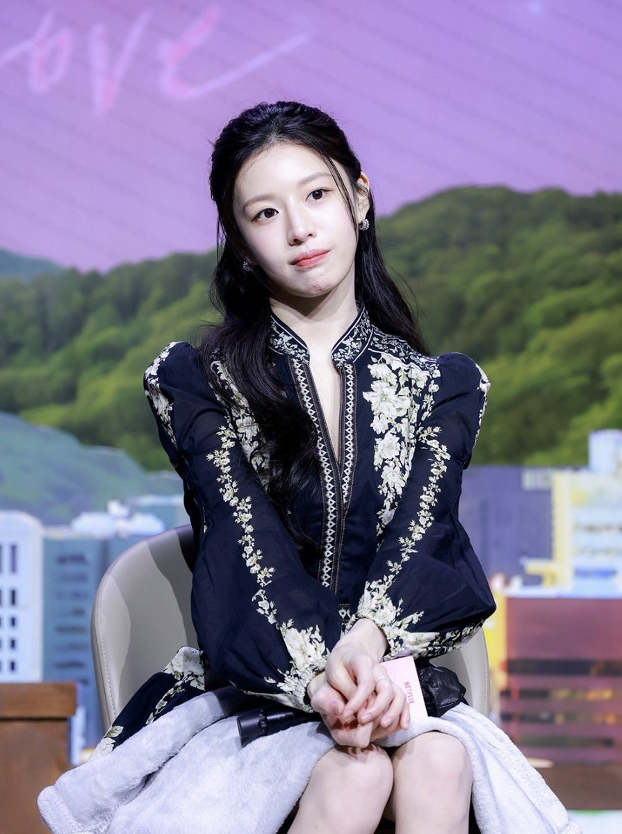 Ngắm mỹ nh&acirc;n c&oacute; khu&ocirc;n mặt kim cương, ta n&oacute;i n&oacute; đ&atilde;: Đẹp sang v&ocirc; c&ugrave;ng tận, kh&ocirc;ng phải nắng sao cứ ch&oacute;i chang- Ảnh 7.