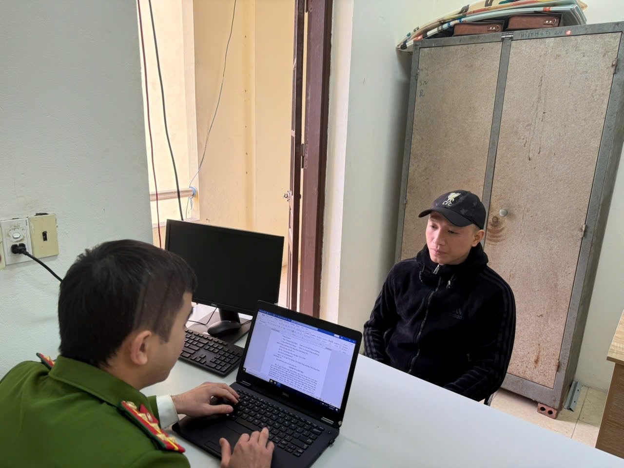 C&ocirc;ng an khuyến c&aacute;o tất cả người d&acirc;n cần l&agrave;m điều n&agrave;y trước khi chuyển tiền qua t&agrave;i khoản ng&acirc;n h&agrave;ng- Ảnh 2.