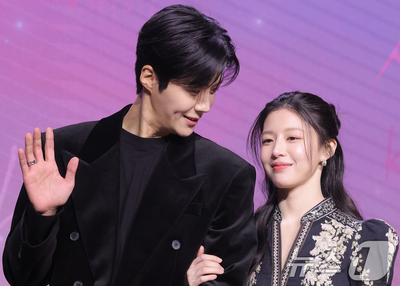 Ngắm mỹ nh&acirc;n c&oacute; khu&ocirc;n mặt kim cương, ta n&oacute;i n&oacute; đ&atilde;: Đẹp sang v&ocirc; c&ugrave;ng tận, kh&ocirc;ng phải nắng sao cứ ch&oacute;i chang- Ảnh 3.