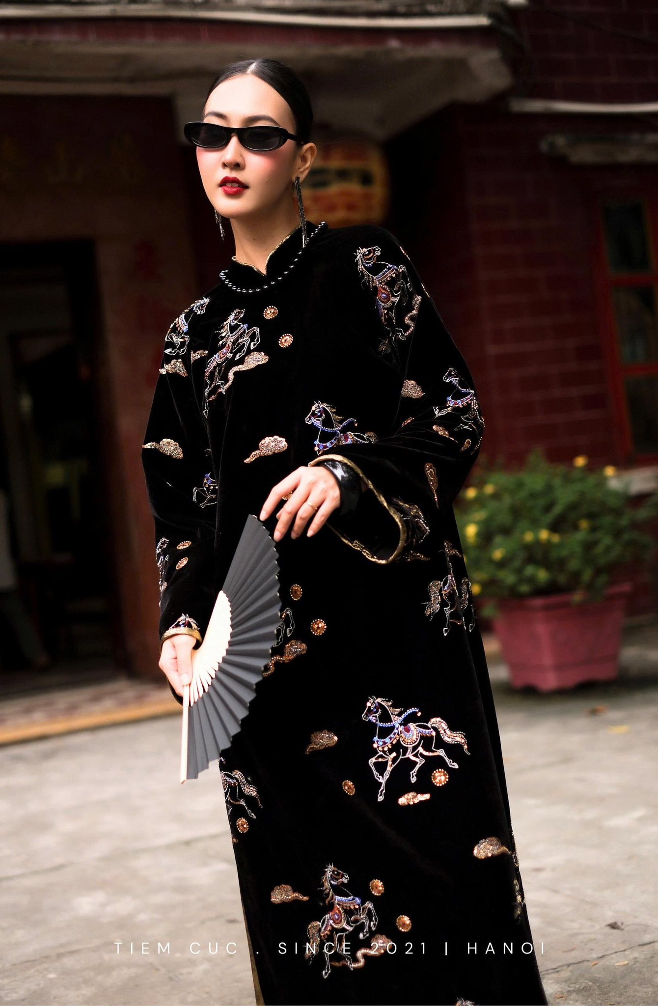 Khi sắc màu này lên ngôi, áo dài Tết 2026 bỗng đậm nét phú bà, mợ chảnh kiêu sa khó cưỡng- Ảnh 8. Khi sắc màu này lên ngôi, áo dài Tết 2026 bỗng đậm nét phú bà, mợ chảnh kiêu sa khó cưỡng- Ảnh 8.