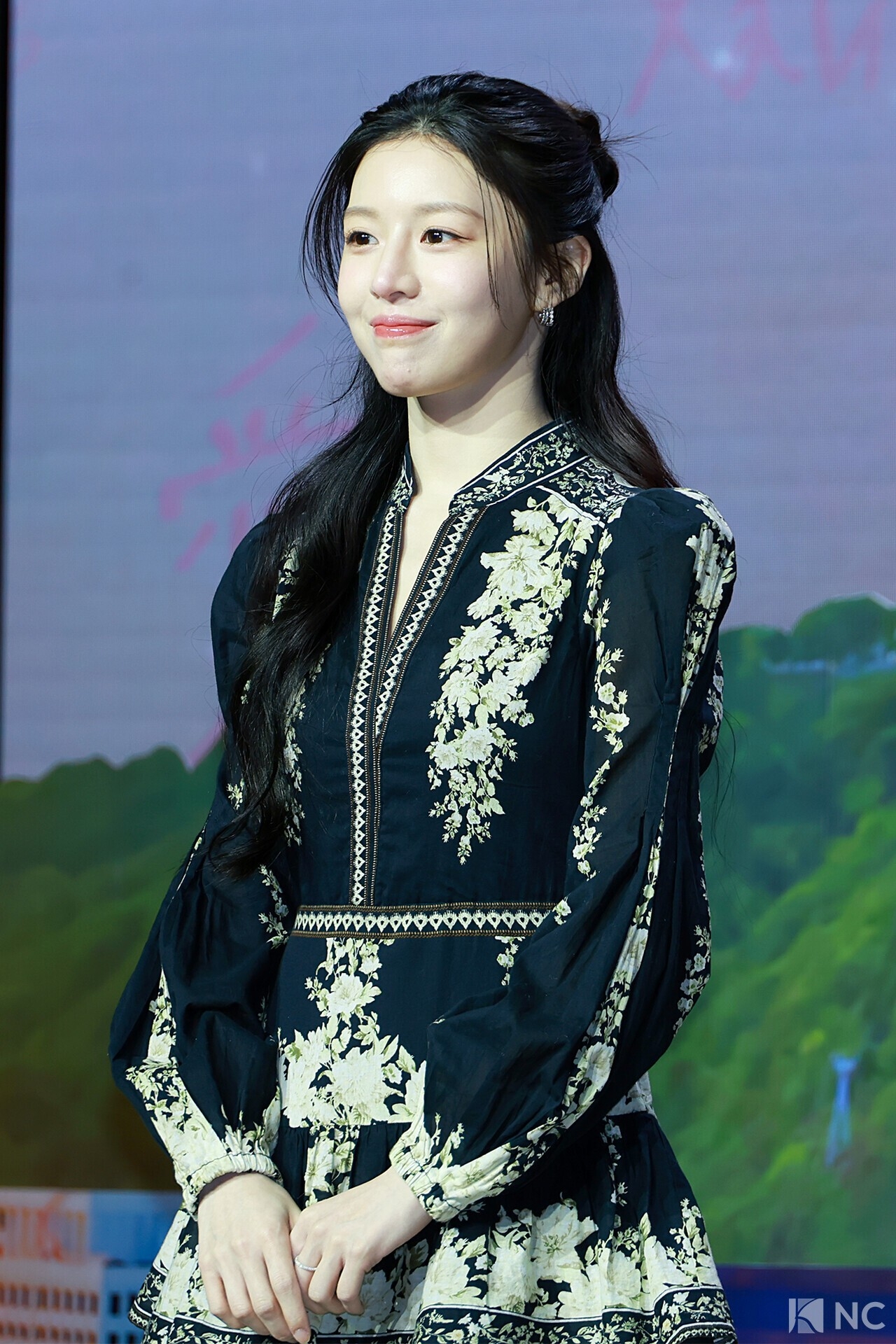 Ngắm mỹ nh&acirc;n c&oacute; khu&ocirc;n mặt kim cương, ta n&oacute;i n&oacute; đ&atilde;: Đẹp sang v&ocirc; c&ugrave;ng tận, kh&ocirc;ng phải nắng sao cứ ch&oacute;i chang- Ảnh 8.