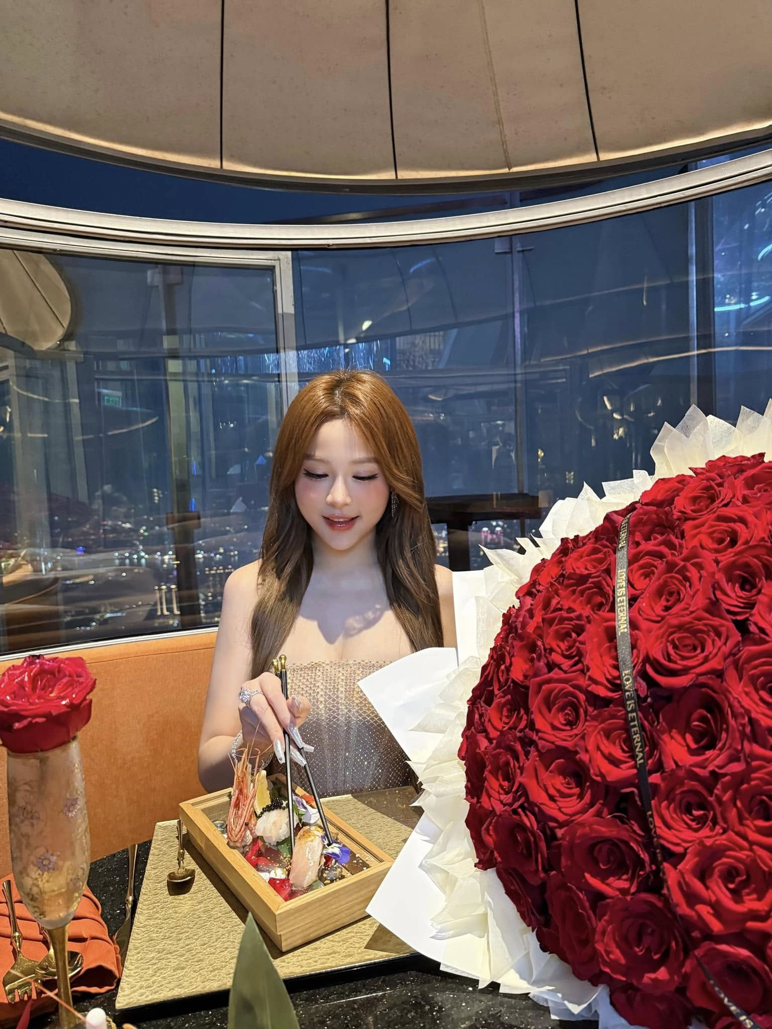 Ở Việt Nam c&oacute; một ph&uacute; b&agrave; chơi rất n&eacute;t: X&acirc;y biệt thự dưỡng gi&agrave; với bạn th&acirc;n, U40 chồng chăm như em b&eacute;- Ảnh 4.