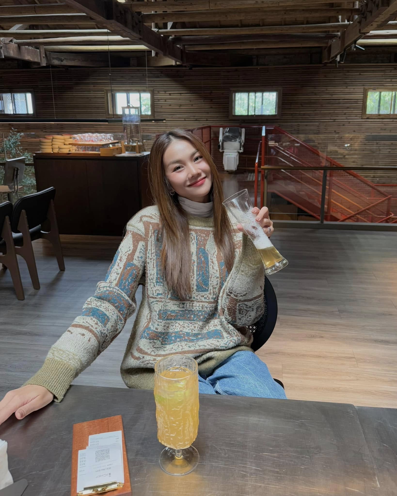 Tham khảo từ Phạm Thanh Hằng 4 mẫu &aacute;o d&agrave;i tay đẹp ho&agrave;n hảo cho phụ nữ tr&ecirc;n 40 tuổi- Ảnh 4.