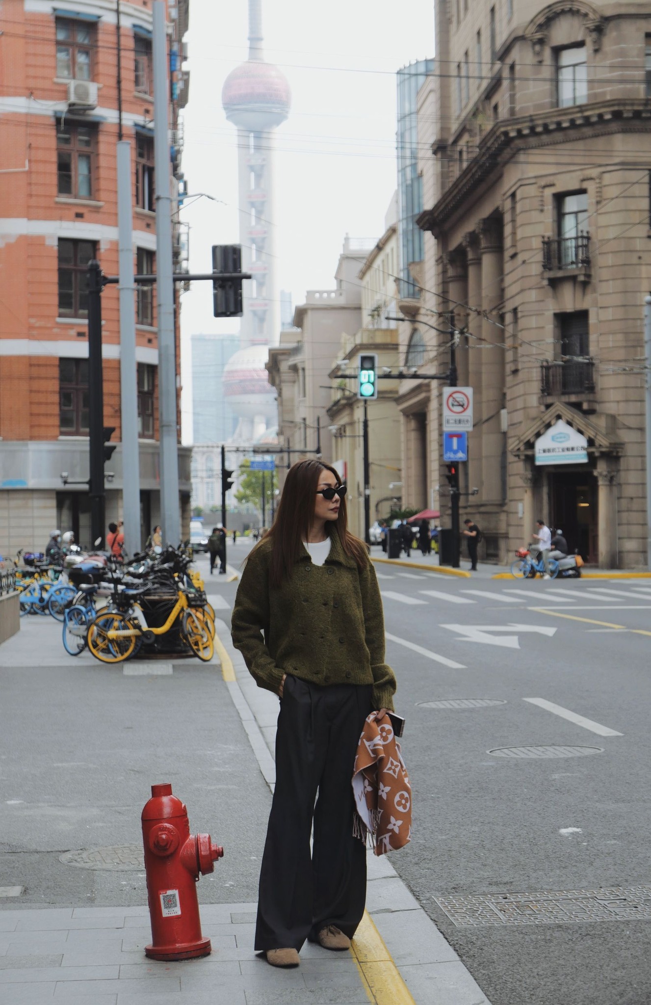 Tham khảo từ Phạm Thanh Hằng 4 mẫu &aacute;o d&agrave;i tay đẹp ho&agrave;n hảo cho phụ nữ tr&ecirc;n 40 tuổi- Ảnh 7.