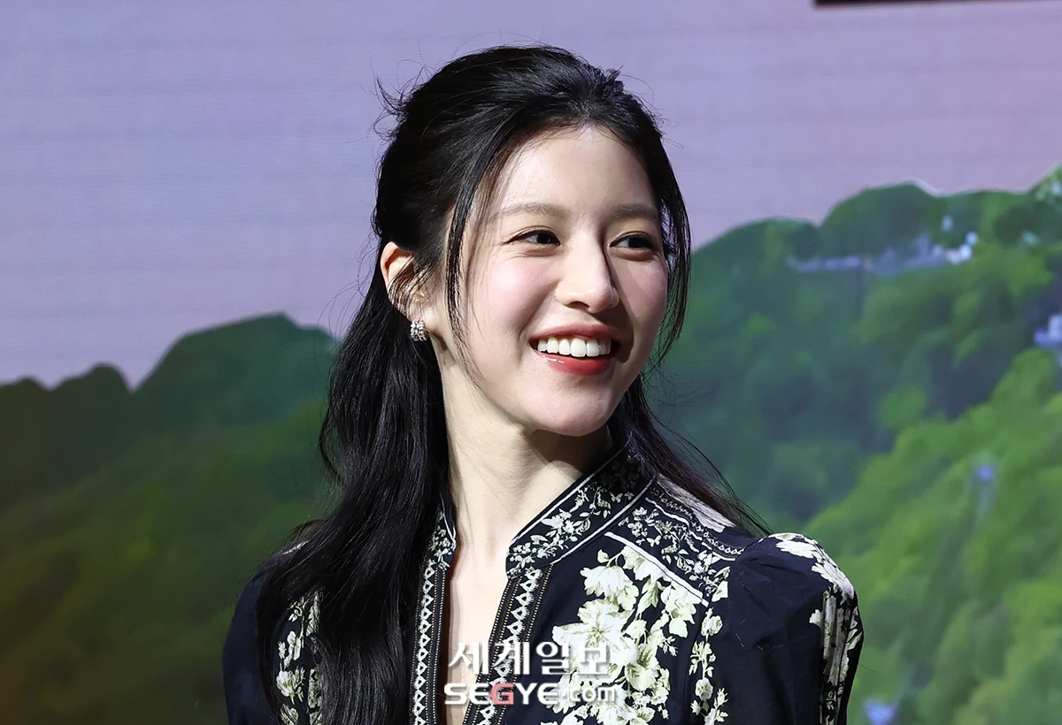 Ngắm mỹ nh&acirc;n c&oacute; khu&ocirc;n mặt kim cương, ta n&oacute;i n&oacute; đ&atilde;: Đẹp sang v&ocirc; c&ugrave;ng tận, kh&ocirc;ng phải nắng sao cứ ch&oacute;i chang- Ảnh 1.