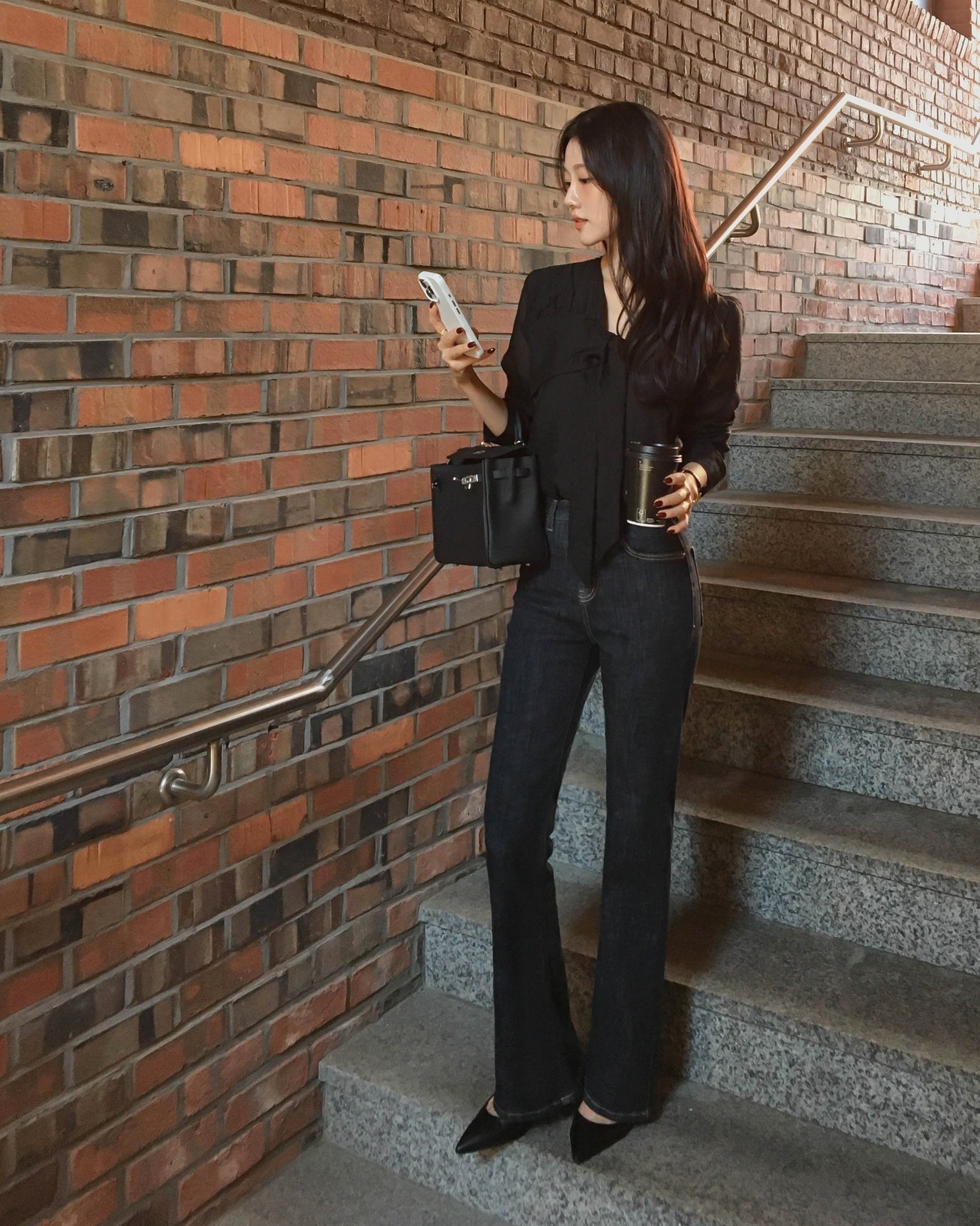 "Quần n&agrave;o gi&agrave;y nấy" mới l&agrave; đỉnh cao phối đồ: 4 combo kh&ocirc;ng chỉ t&ocirc;n d&aacute;ng m&agrave; c&ograve;n s&agrave;nh điệu- Ảnh 8.