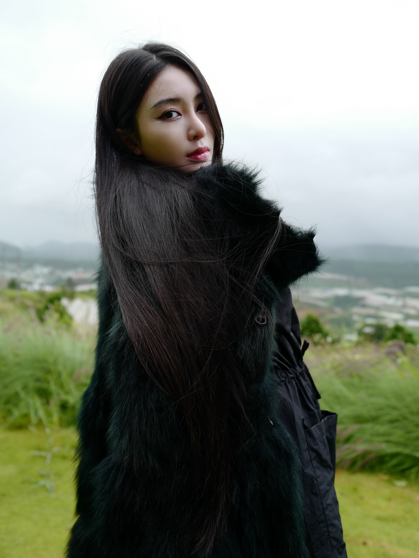 Linh Trương - g&aacute;i đẹp khiến d&acirc;n mạng thắc mắc 