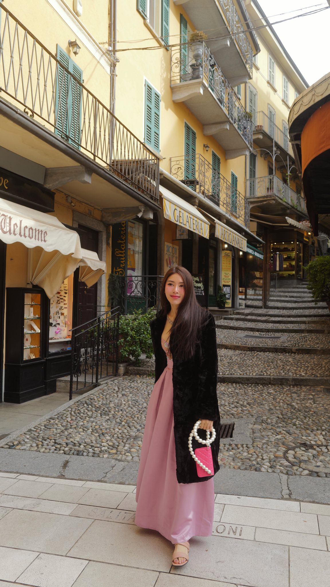 Linh Trương - g&aacute;i đẹp khiến d&acirc;n mạng thắc mắc 