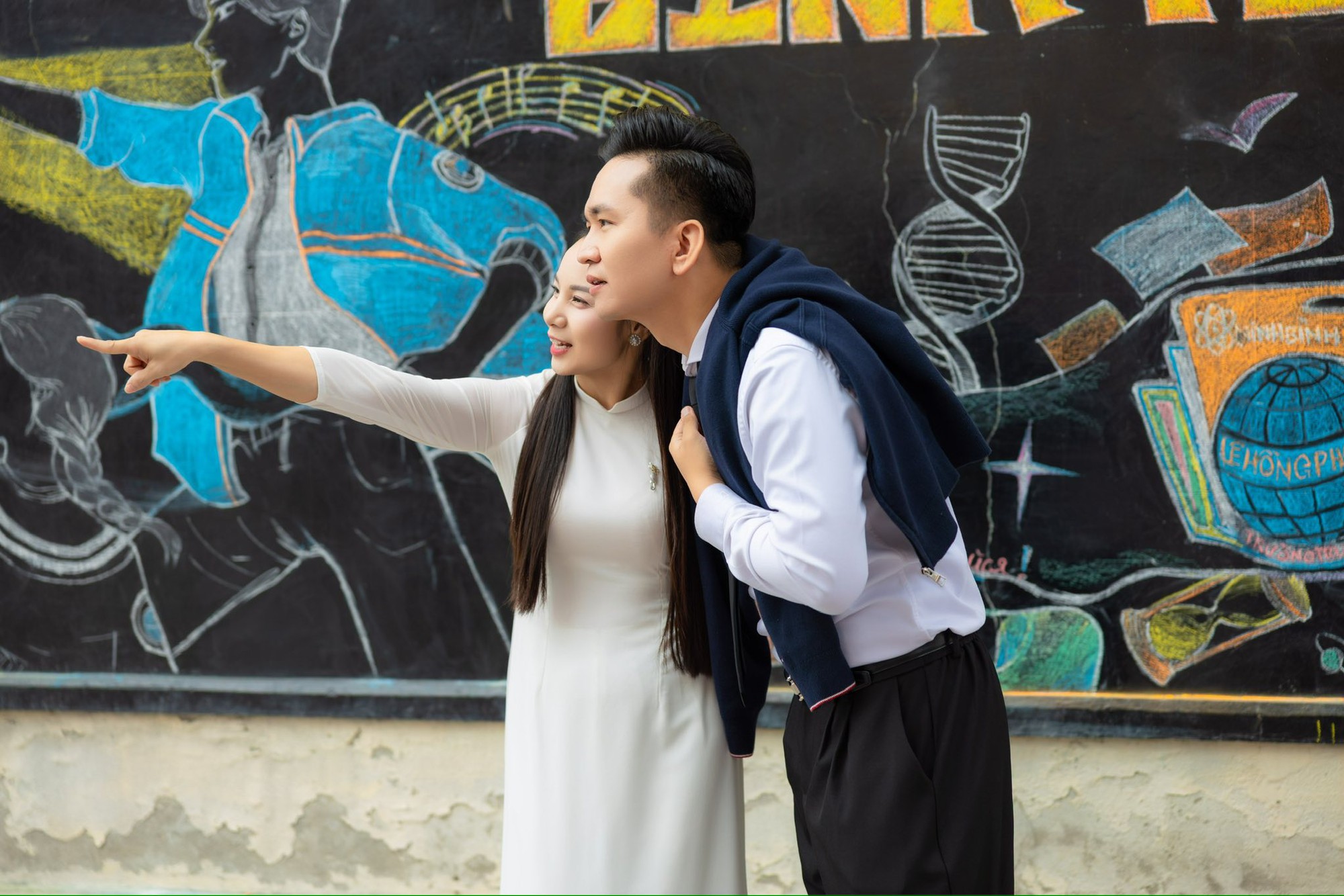 Nam MC từng bị ung thư m&aacute;u về thăm trường cũ sau 20 năm, thấy t&ecirc;n trường l&agrave; đủ kết luận: "Anh n&agrave;y học giỏi"- Ảnh 4.