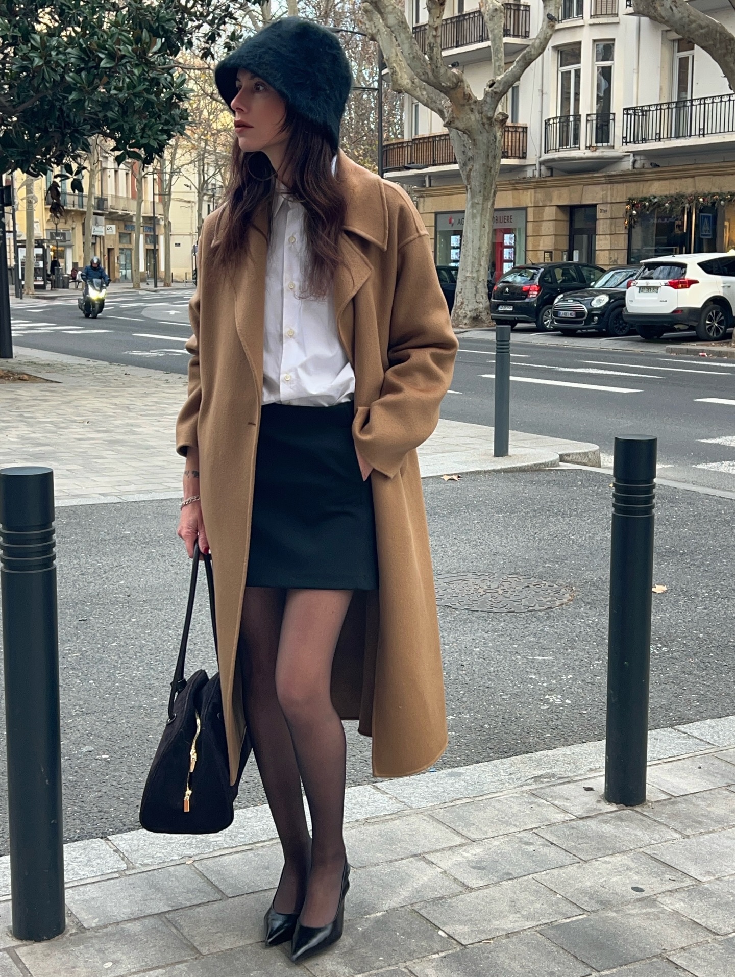 5 món thời trang trong tủ đồ của một quý cô theo đuổi phong cách basic- Ảnh 4. 5 món thời trang trong tủ đồ của một quý cô theo đuổi phong cách basic- Ảnh 4.