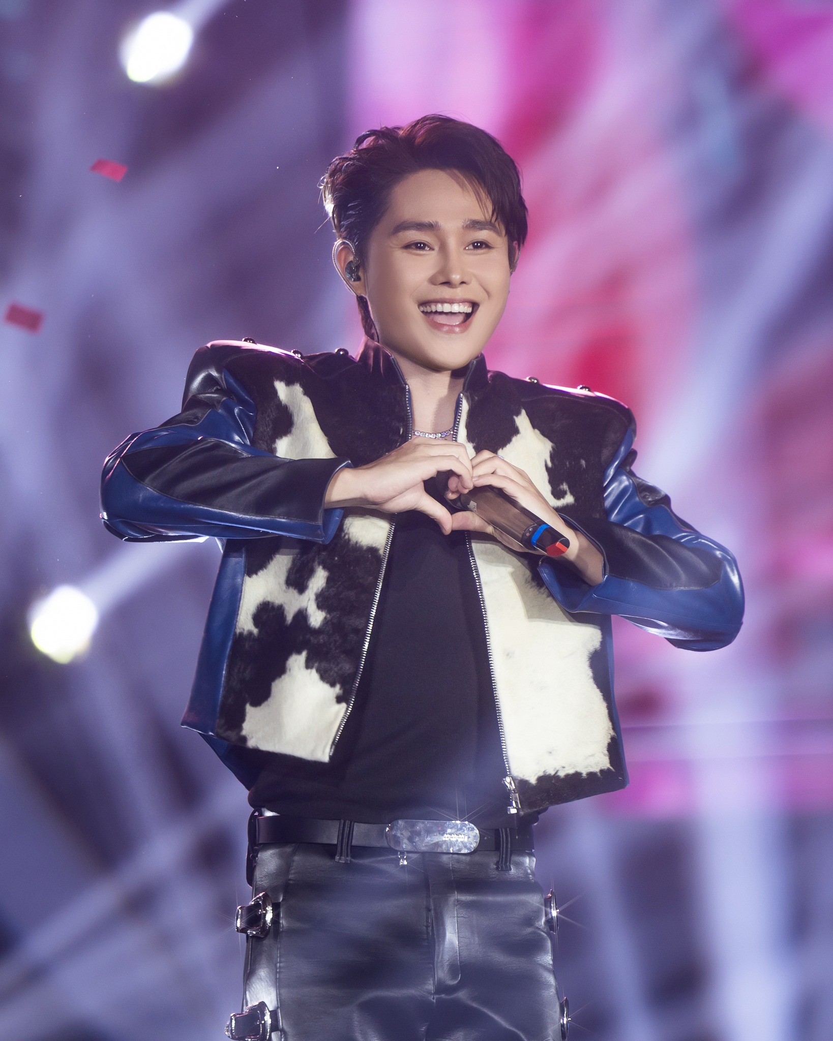 Nam ca sĩ Việt l&agrave; &ldquo;cỗ m&aacute;y xuất khẩu hit&rdquo;: 90% fan Việt nhận nhầm nhạc quốc tế, sao ngoại đua nhau mua bản quyền- Ảnh 1.