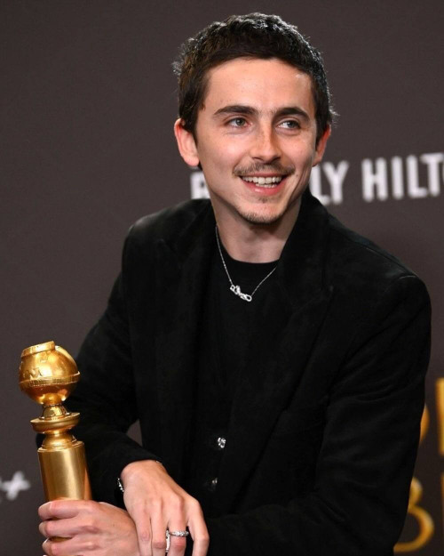 Sức h&uacute;t của người đ&agrave;n &ocirc;ng đẹp nhất thế giới vừa thắng Leonardo DiCaprio- Ảnh 1.