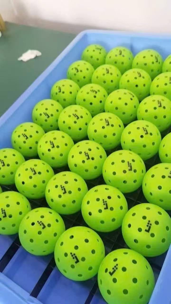 Nghi vấn Quang Dương d&ugrave;ng ảnh mạng để review loại b&oacute;ng pickleball đang g&acirc;y tranh c&atilde;i- Ảnh 3.