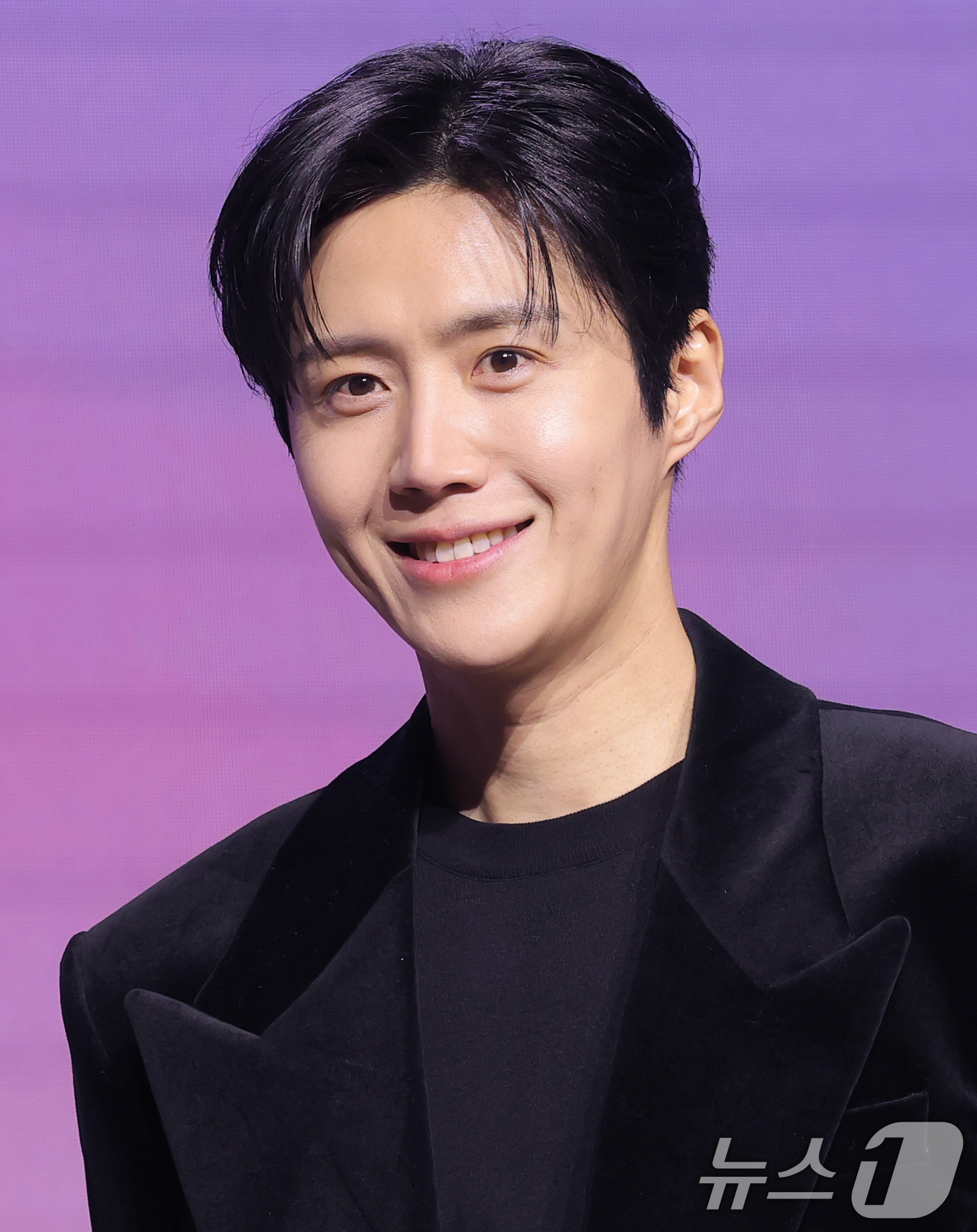 MXH m&ecirc; mẩn phi&ecirc;n dịch vi&ecirc;n đẹp nhất H&agrave;n Quốc: Cười l&ecirc;n s&aacute;ng bừng khung h&igrave;nh, nể nhất học 3 thứ tiếng trong 4 th&aacute;ng- Ảnh 3.