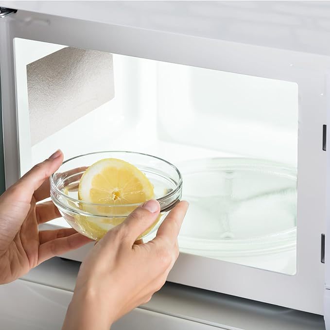 90% người chưa biết b&iacute; quyết l&agrave;m sạch l&ograve; vi s&oacute;ng chỉ với 1 tr&aacute;i chanh- Ảnh 1.