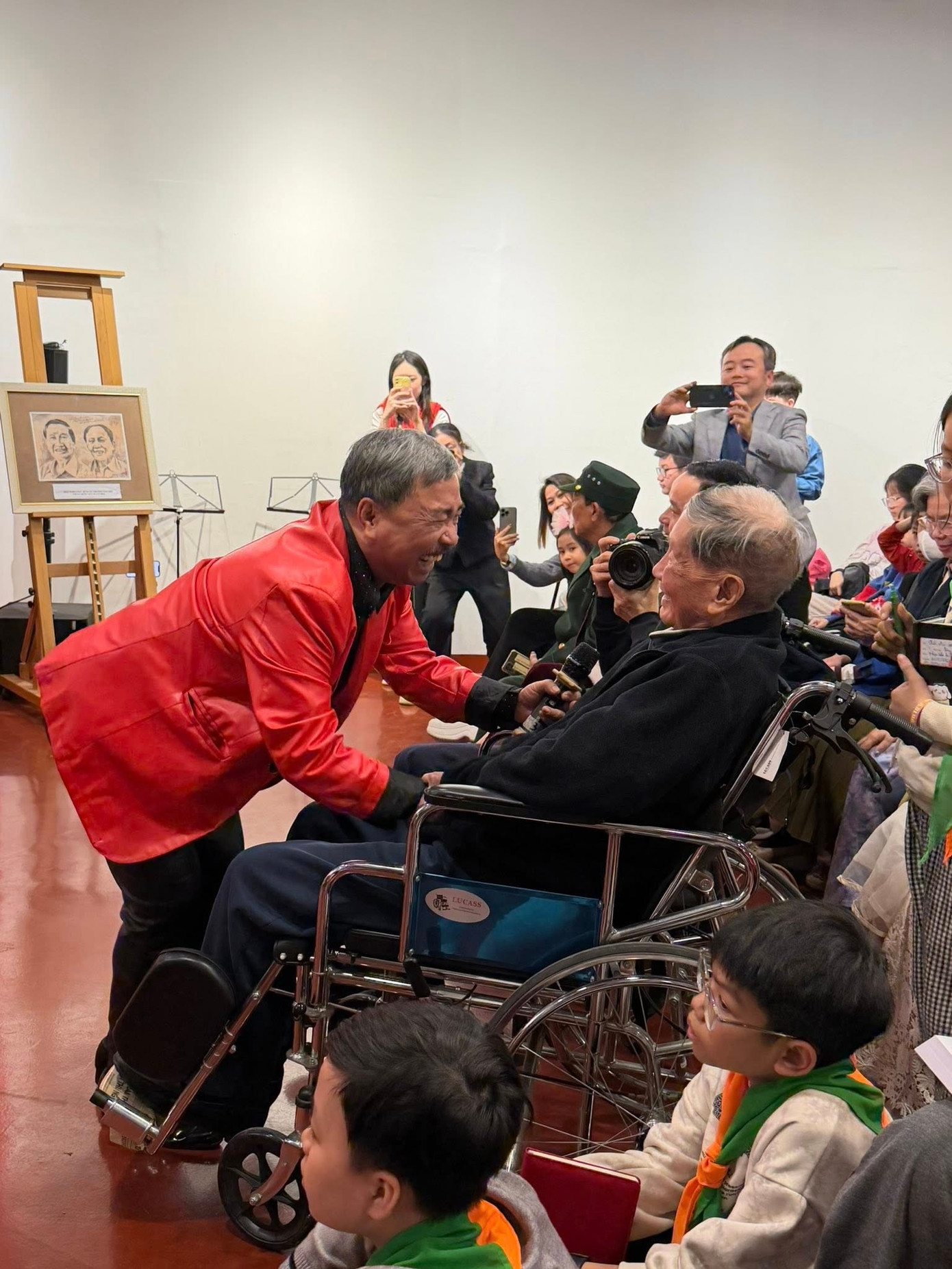 Nhạc sĩ Phạm Tuy&ecirc;n bước sang tuổi 97 gần như kh&ocirc;ng thể n&oacute;i, chỉ giao tiếp bằng mắt- Ảnh 7.