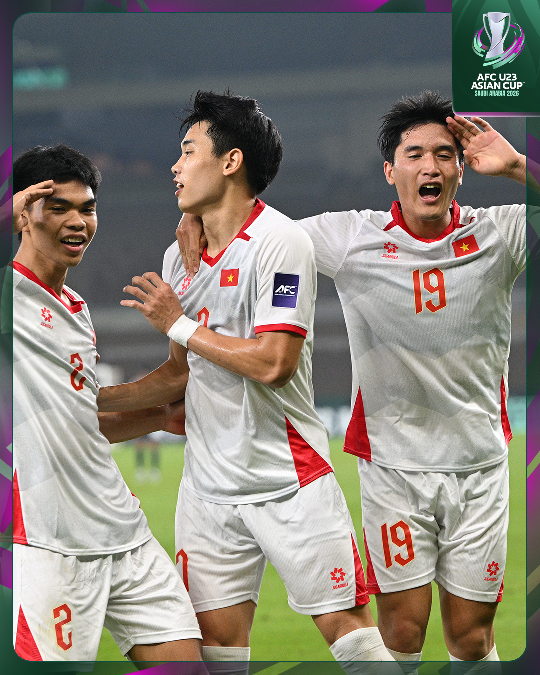 Rất đẹp và đáng yêu: U23 Việt Nam cúi đầu tri ân CĐV khi vượt qua vòng bảng U23 châu Á đầy diệu kỳ- Ảnh 10. Rất đẹp và đáng yêu: U23 Việt Nam cúi đầu tri ân CĐV khi vượt qua vòng bảng U23 châu Á đầy diệu kỳ- Ảnh 10.