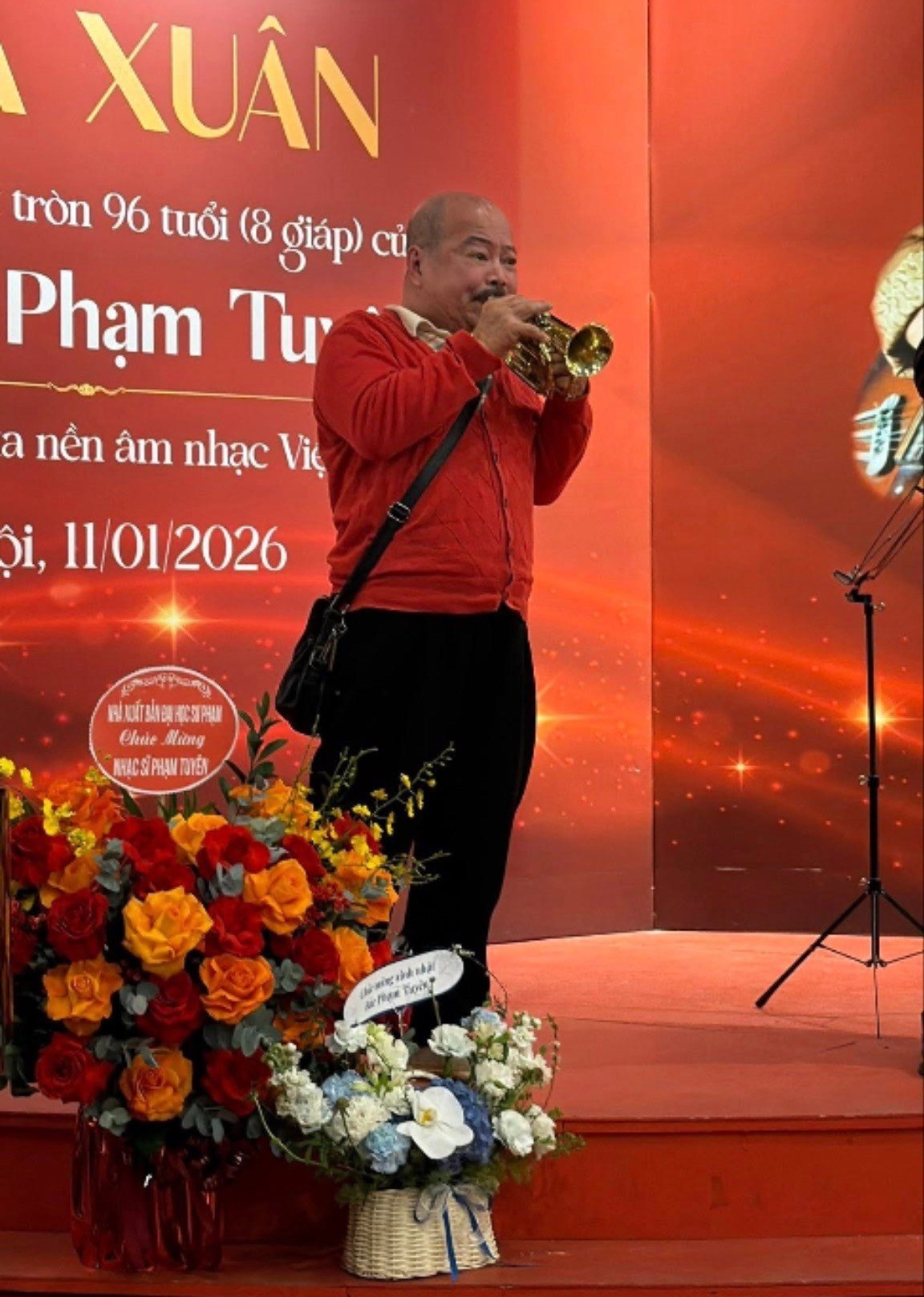 Nhạc sĩ Phạm Tuy&ecirc;n bước sang tuổi 97 gần như kh&ocirc;ng thể n&oacute;i, chỉ giao tiếp bằng mắt- Ảnh 6.